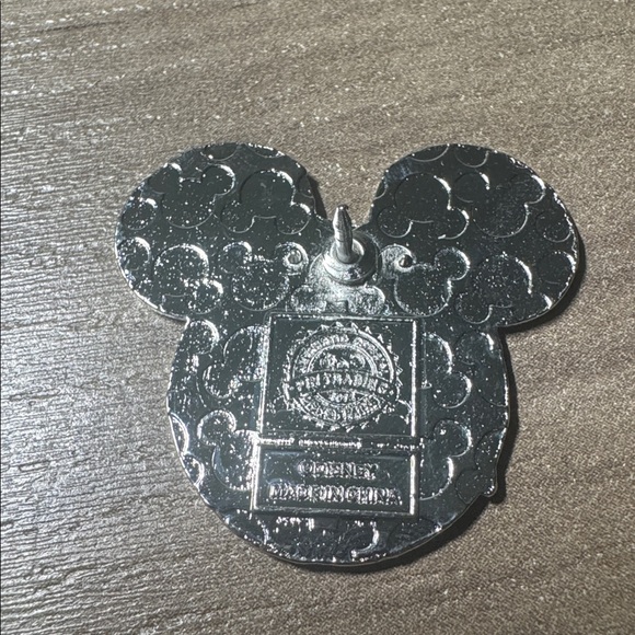5/$25 Disney Peter Pan Mickey Mouse Icon Pin - Picture 3 of 3